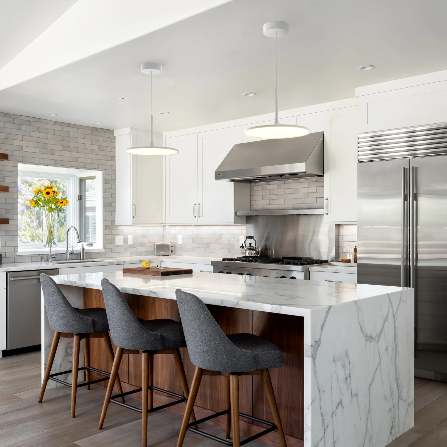 VONN LIGHTING VONN Salm VMC31810SW 17" Integrated LED ETL Certified Pendant, Height Adjustable Disc Chandelier In White 6 VONN LIGHTING VONN Salm VMC31810SW 17" Integrated LED ETL Certified Pendant, Height Adjustable Disc Chandelier In White - Image 4