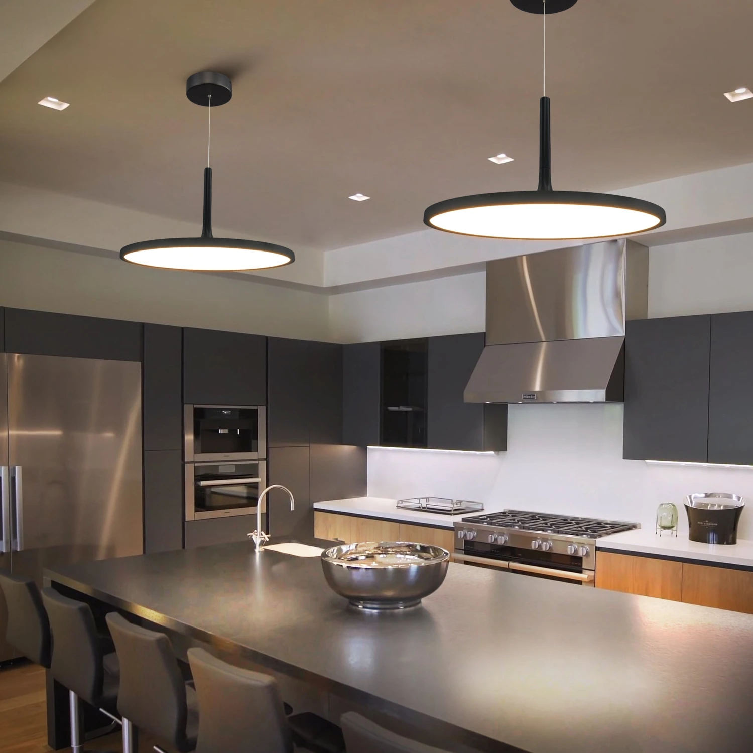 VONN LIGHTING VONN Salm VMC31820BL 24" Integrated LED ETL Certified Pendant, Height Adjustable Disc Chandelier In Black 5 VONN LIGHTING VONN Salm VMC31820BL 24" Integrated LED ETL Certified Pendant, Height Adjustable Disc Chandelier In Black - Image 3