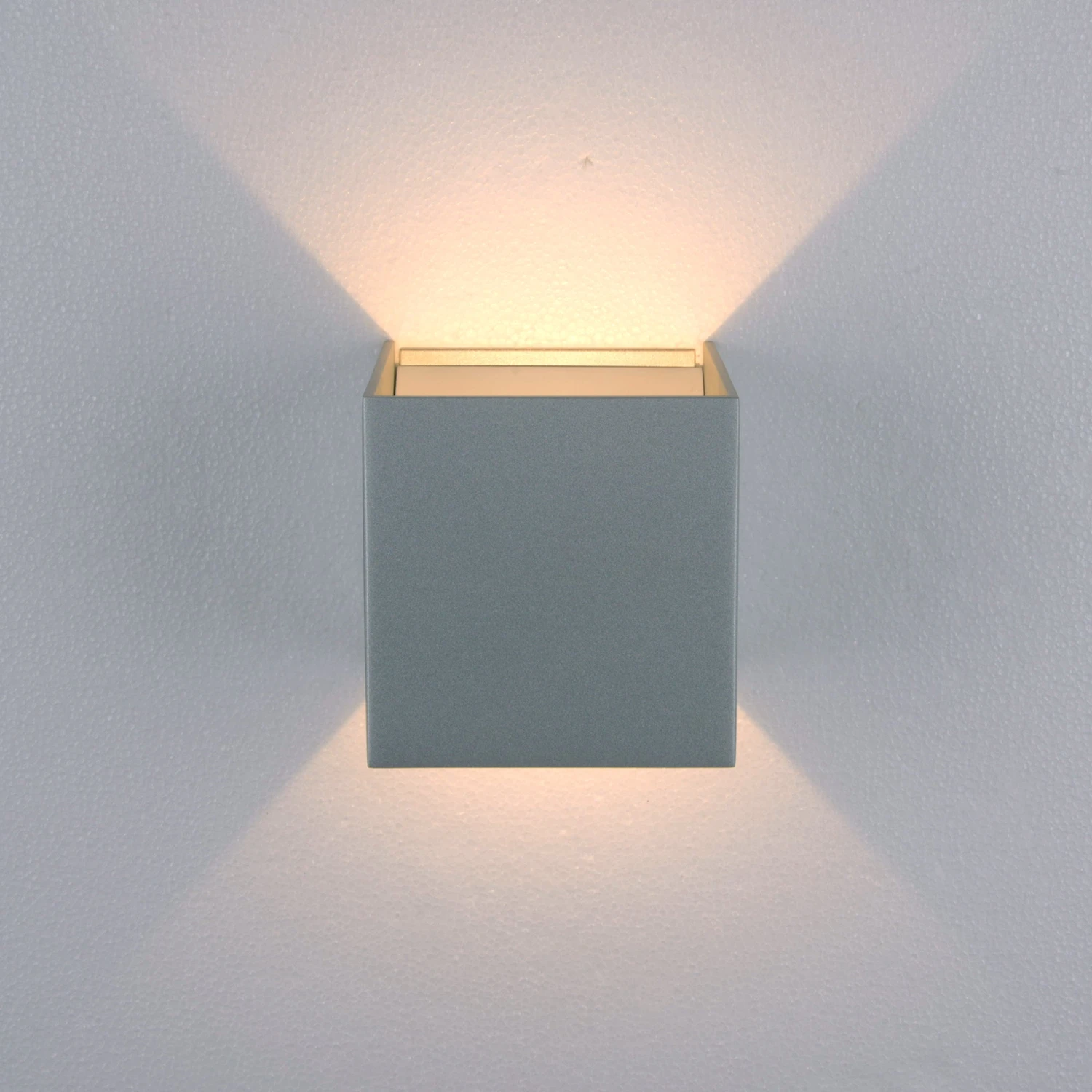 VONN LIGHTING VONN Atlas VMW14810AL 5" ETL Certified Integrated LED Wall Sconce Lighting Fixture In Silver 4 VONN LIGHTING VONN Atlas VMW14810AL 5" ETL Certified Integrated LED Wall Sconce Lighting Fixture In Silver - Image 2