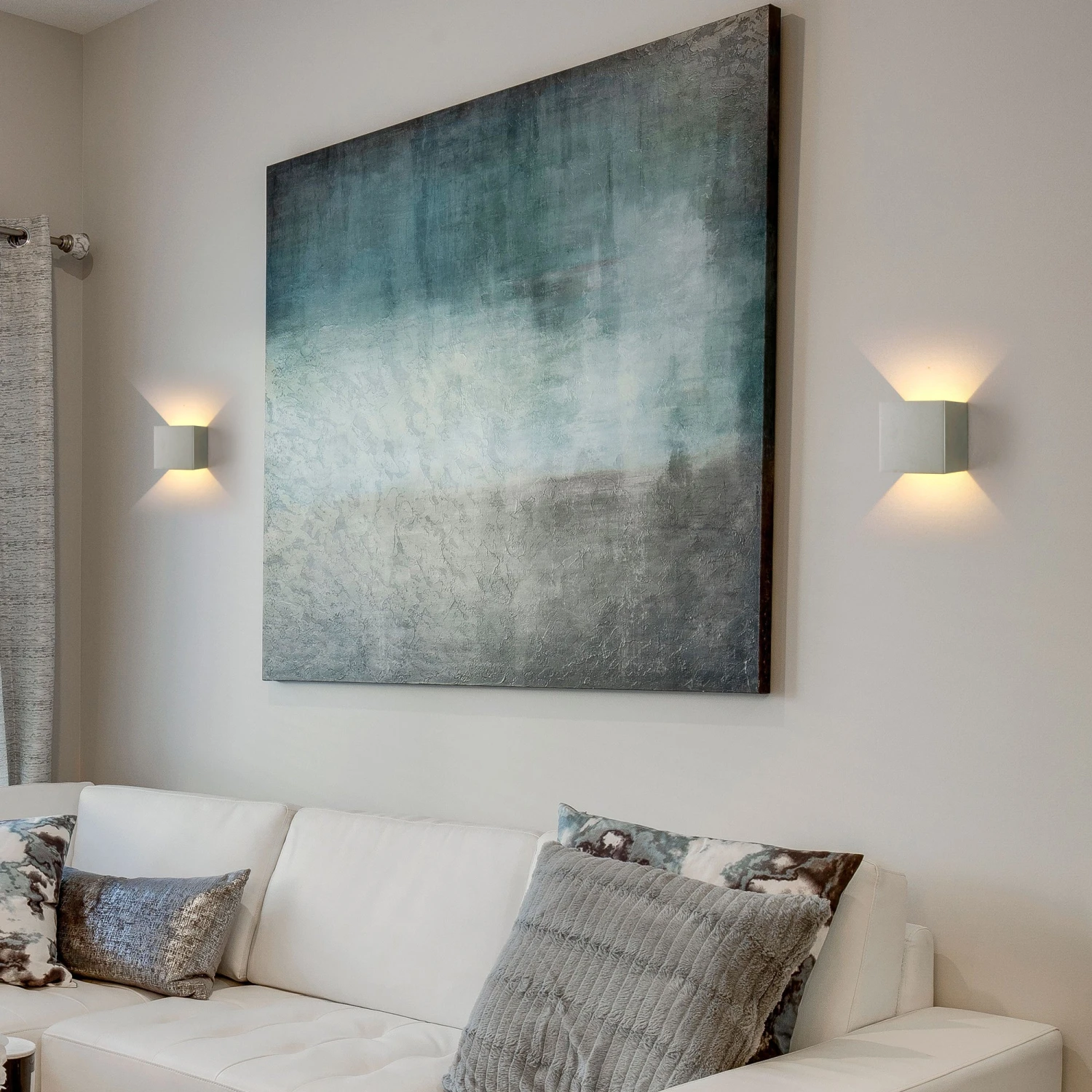 VONN LIGHTING VONN Atlas VMW14810AL 5" ETL Certified Integrated LED Wall Sconce Lighting Fixture In Silver 6 VONN LIGHTING VONN Atlas VMW14810AL 5" ETL Certified Integrated LED Wall Sconce Lighting Fixture In Silver - Image 4