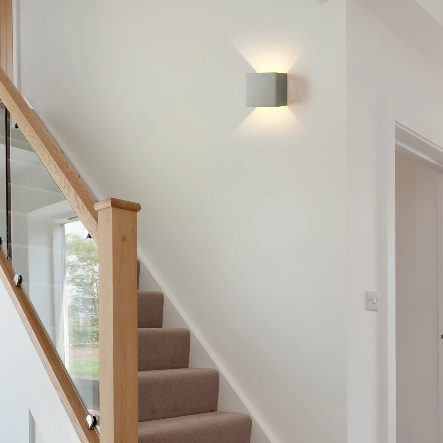 VONN LIGHTING VONN Atlas VMW14810AL 5" ETL Certified Integrated LED Wall Sconce Lighting Fixture In Silver 7 VONN LIGHTING VONN Atlas VMW14810AL 5" ETL Certified Integrated LED Wall Sconce Lighting Fixture In Silver - Image 5